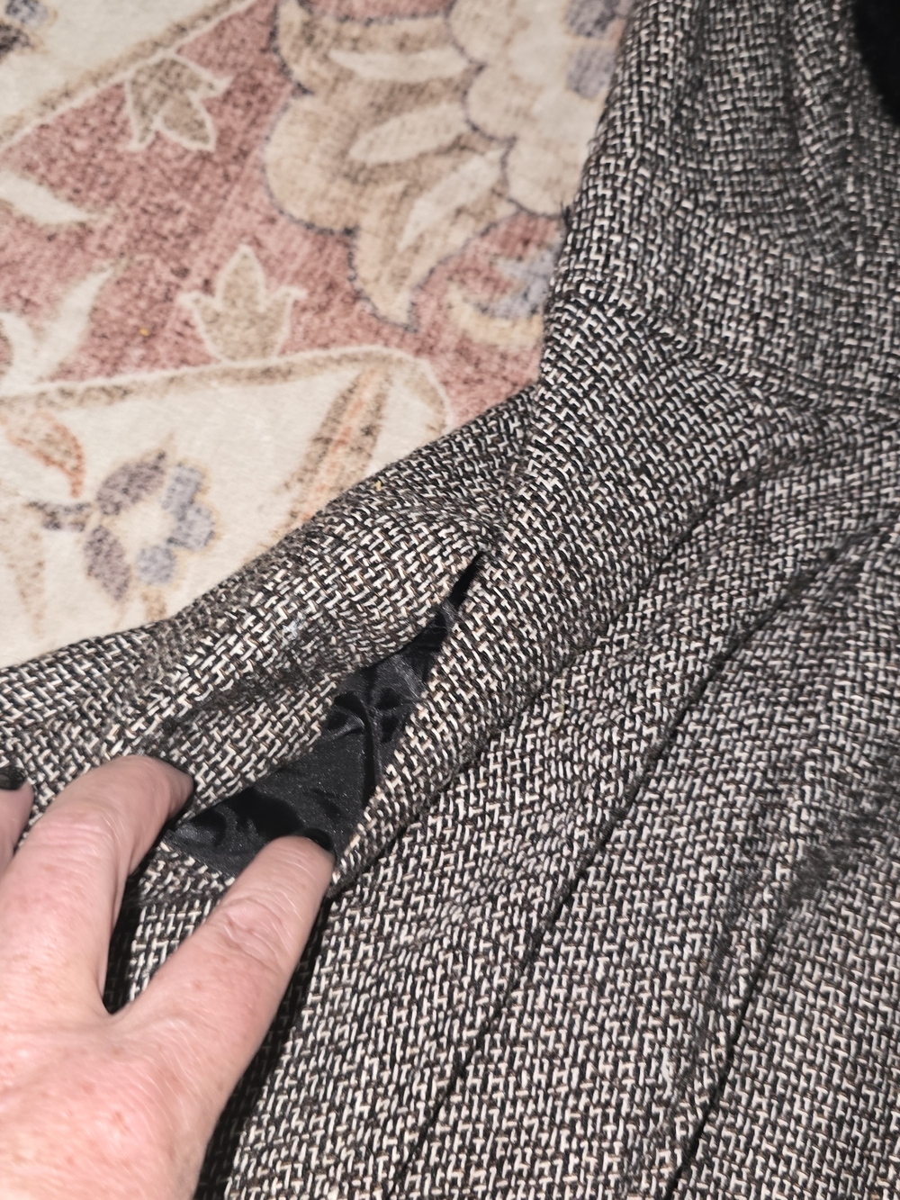 Vintage-Inspired Wool Swing Coat with Black Faux Fur Collar - Picture 3 of 9